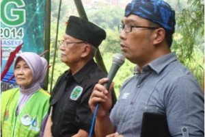 Walikota Bandung, Ridwan Kamil saat memberikan sambutan pada seren taun Jagaseke.